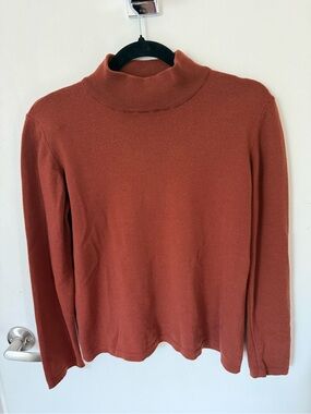 Escada Turtleneck Long Sleeve Sweater 100% wool size 38